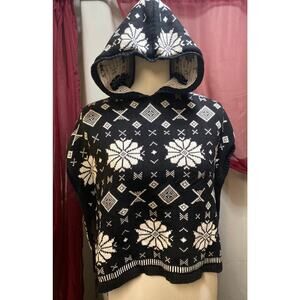 Old Navy Poncho, sweater Size Large girls